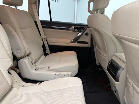 Used 2023 Lexus GX 460 Premium w/ Accessory Package AWD/4WD image 28