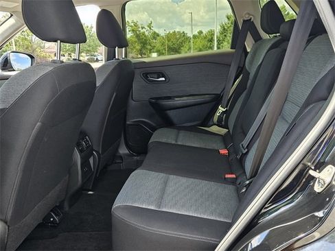 Used 2023 Nissan Rogue SV image 6