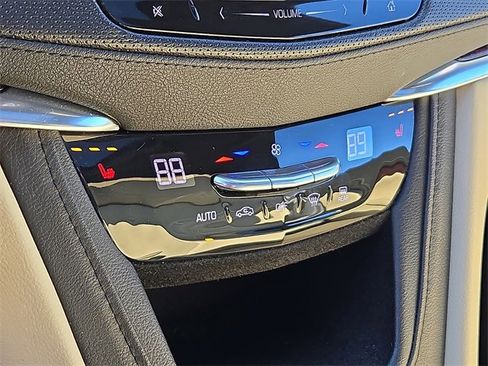 Used 2017 Cadillac XT5 Luxury w/ Driver Awareness Package image 16