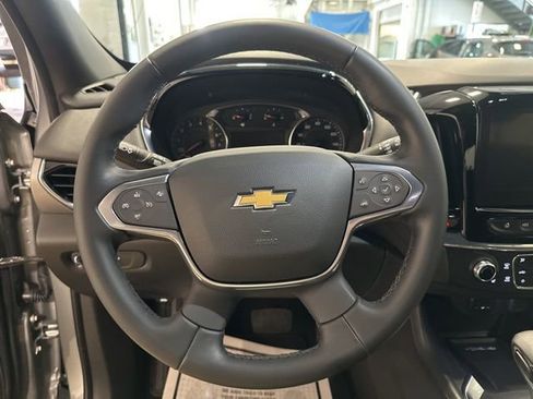 Used 2023 Chevrolet Traverse LT FWD image 17