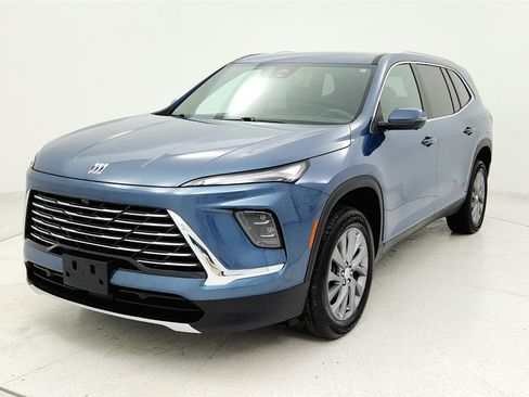 Used 2025 Buick Enclave Preferred image 8