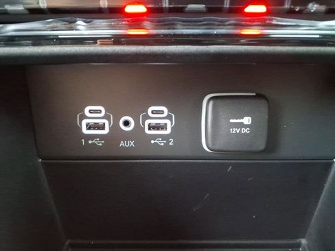 New 2025 Jeep Grand Cherokee Limited image 12