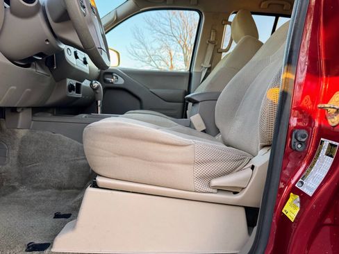 Used 2018 Nissan Frontier SV image 13