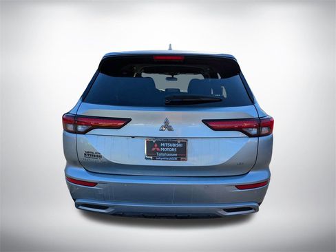 Used 2024 Mitsubishi Outlander SE image 5