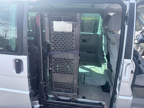 Used 2002 Volkswagen Eurovan GLS image 9