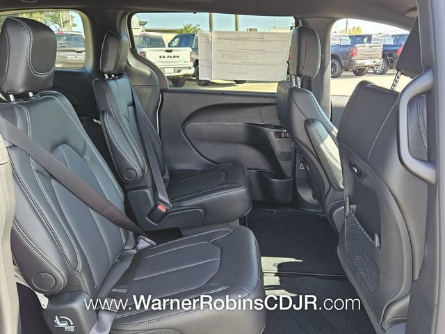 New 2026 Chrysler Pacifica Select w/ S Appearance Package FWD image 17