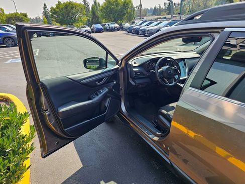 Used 2024 Subaru Outback Premium AWD/4WD image 18