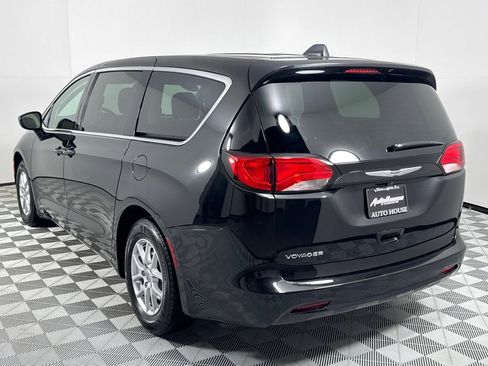 Used 2022 Chrysler Voyager LX image 7