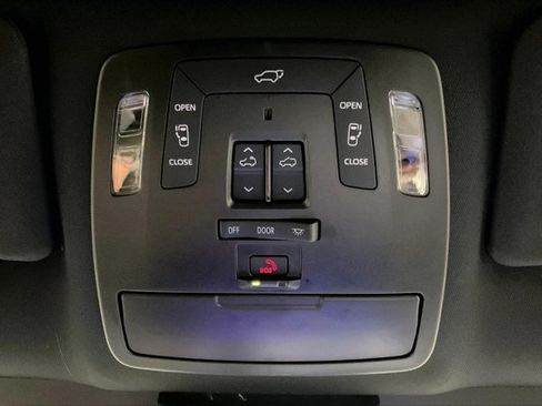 Used 2025 Toyota Sienna Limited AWD/4WD image 36