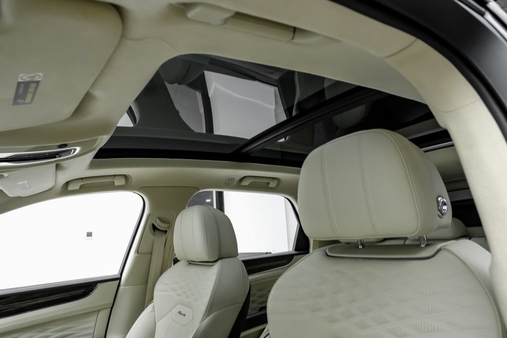 Used 2024 Bentley Bentayga AWD/4WD image 9