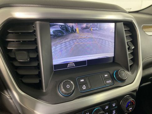 Used 2020 GMC Acadia SLE image 17