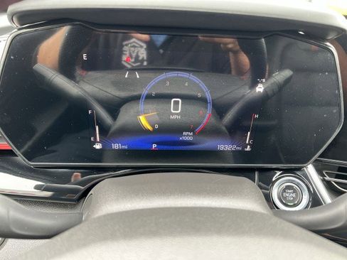 Used 2024 Chevrolet Trax RS w/ Sunroof Package image 12