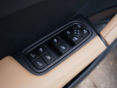Certified 2026 Porsche Cayenne AWD/4WD image 16