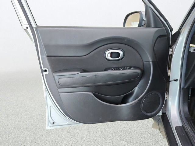 Used 2019 Kia Soul FWD image 17