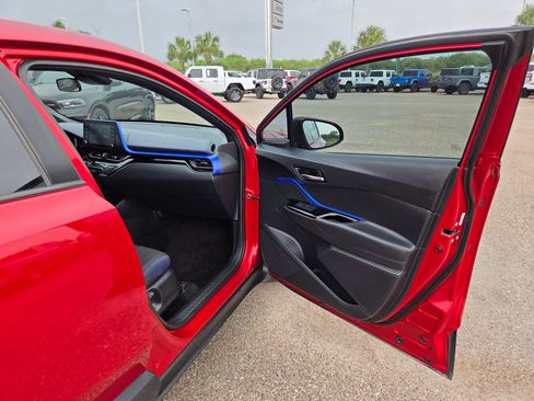 Used 2022 Toyota C-HR XLE FWD image 17