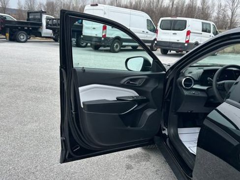 New 2026 Chevrolet Trax LT image 12