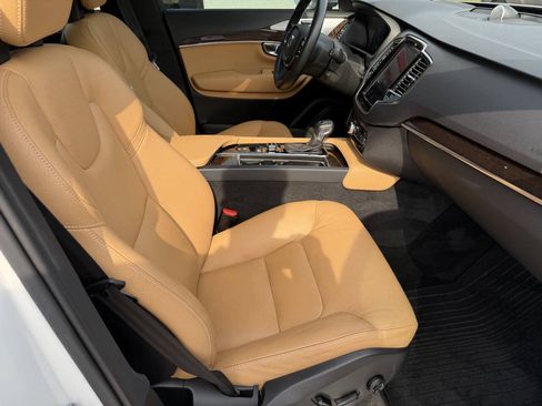 Used 2016 Volvo XC90 T6 Momentum w/ Momentum Plus Package AWD/4WD image 21
