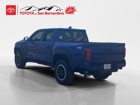 Certified 2025 Toyota Tacoma TRD Off-Road AWD/4WD image 3