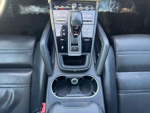 Used 2019 Porsche Cayenne AWD/4WD image 18