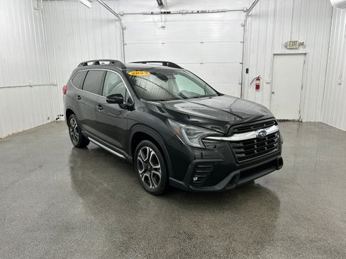 Used 2023 Subaru Ascent Limited AWD/4WD image 2