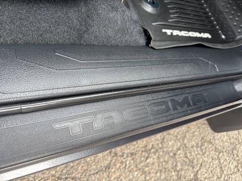 Used 2019 Toyota Tacoma TRD Off-Road image 29