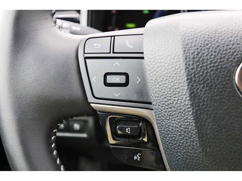 Used 2025 Toyota Camry SE w/ Convenience Package FWD image 15