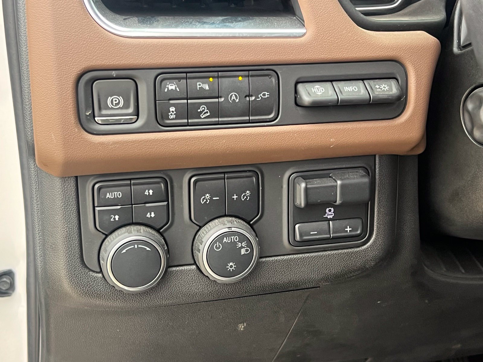 Used 2021 Chevrolet Tahoe High Country w/ Premium Package AWD/4WD image 31