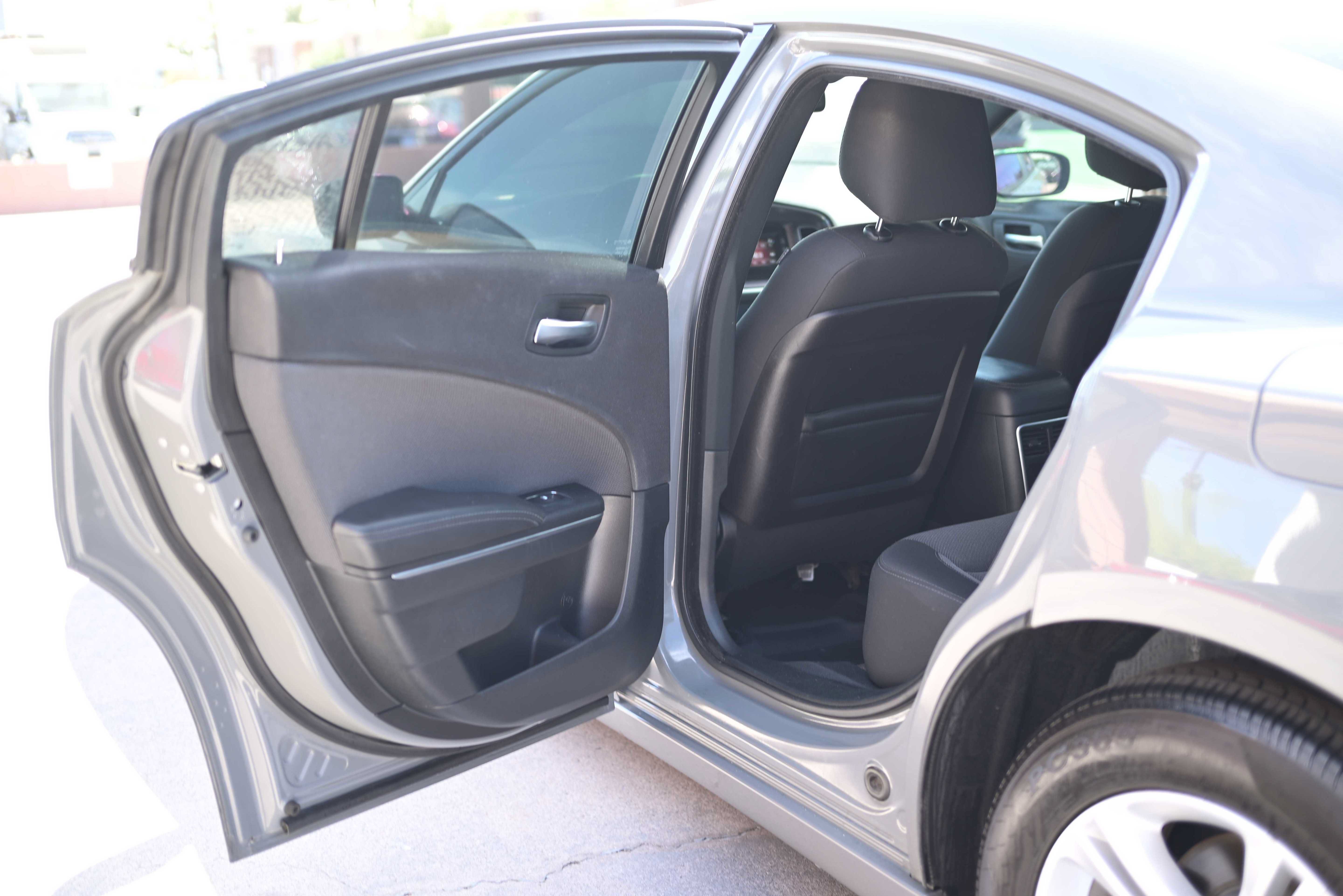 Used 2017 Dodge Charger SE RWD image 9