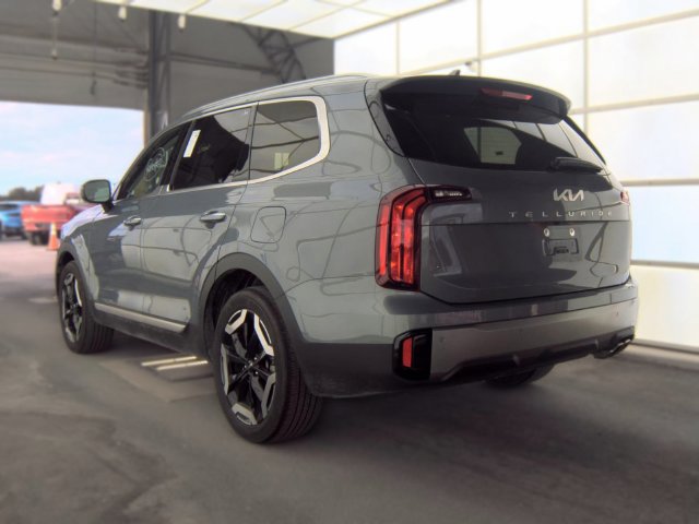 Used 2025 Kia Telluride S FWD image 7
