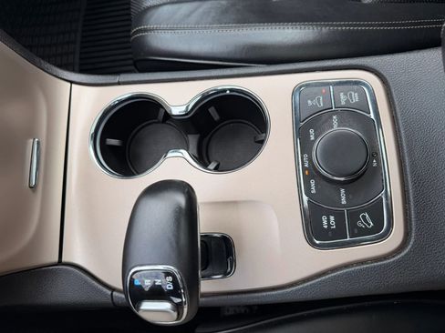 Used 2014 Jeep Grand Cherokee Overland AWD/4WD image 47