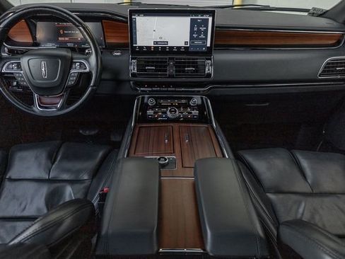 Used 2024 Lincoln Navigator Reserve AWD/4WD image 6