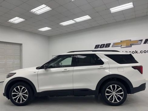 Used 2025 Ford Explorer ST-Line AWD/4WD image 8