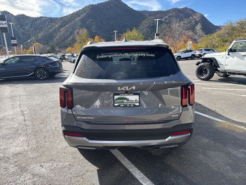 New 2025 Kia Sorento S image 5