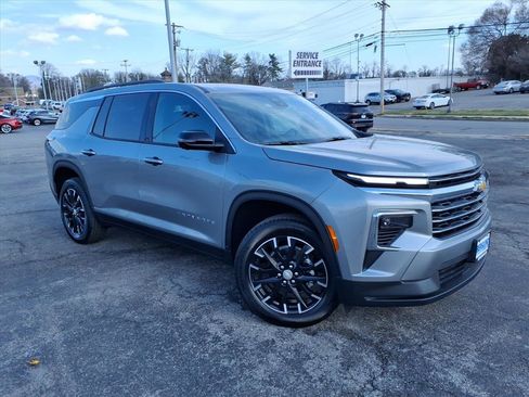 New 2026 Chevrolet Traverse LT w/ Sun and Wheel Package image 2