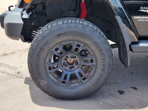 Used 2013 Jeep Wrangler Unlimited Sahara AWD/4WD image 10