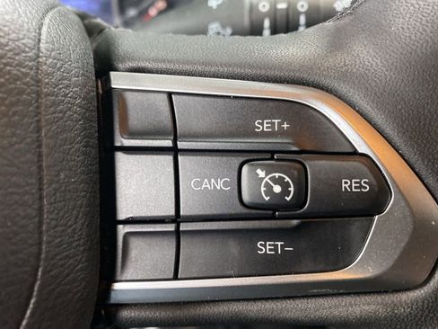 Used 2025 Jeep Compass Latitude w/ Convenience Group image 32