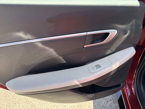 Used 2025 Hyundai Sonata SEL FWD image 9