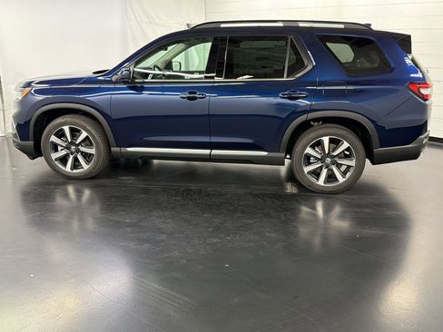 New 2025 Honda Pilot Elite image 2