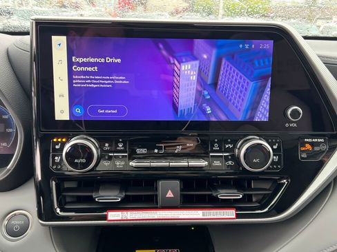 New 2026 Toyota Highlander Platinum image 17