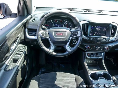 Used 2024 GMC Terrain SLE w/ Driver Convenience Package image 11