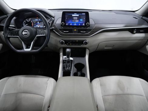 Used 2025 Nissan Altima 2.5 SV FWD image 9