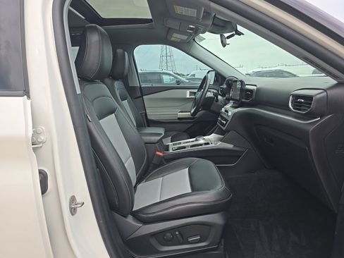 Used 2023 Ford Explorer XLT w/ Equipment Group 202A RWD image 16