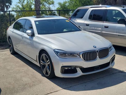 Used 2019 BMW 750i w/ Executive Package image 3