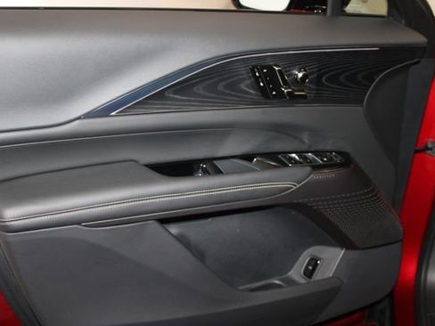 Used 2024 Cadillac Lyriq Sport image 33