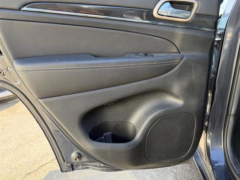 Used 2014 Jeep Grand Cherokee Overland image 17