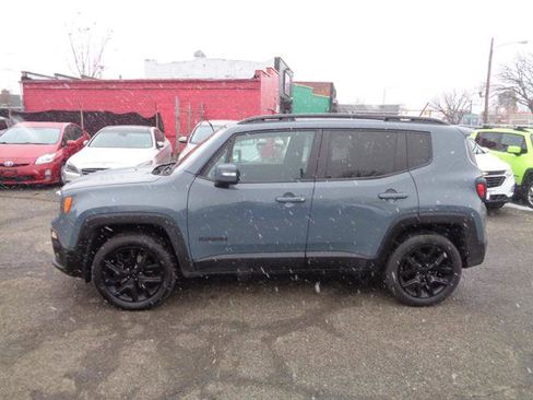 Used 2017 Jeep Renegade Altitude image 3