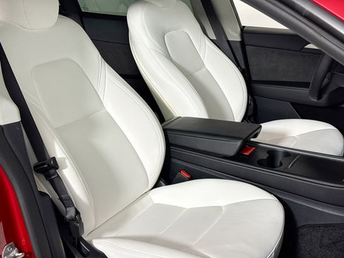 Used 2023 Tesla Model Y Long Range image 39