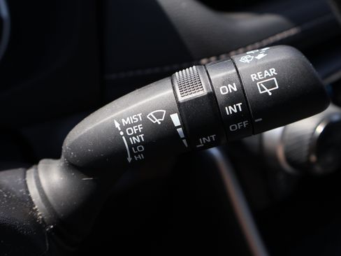 Used 2025 Toyota RAV4 XLE AWD/4WD image 37