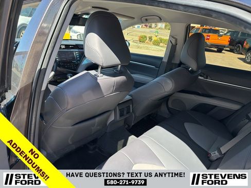 Used 2020 Toyota Camry XLE w/ Four Season Floor Mat Package image 31