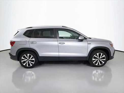 Used 2023 Volkswagen Taos SE w/ Panoramic Sunroof Package AWD/4WD image 8